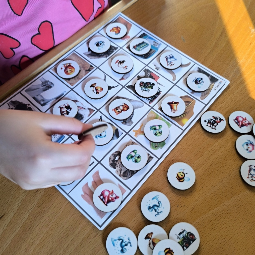 Aktivity logopedie zvuky citoslovce vhazovací box části fragmenty-5